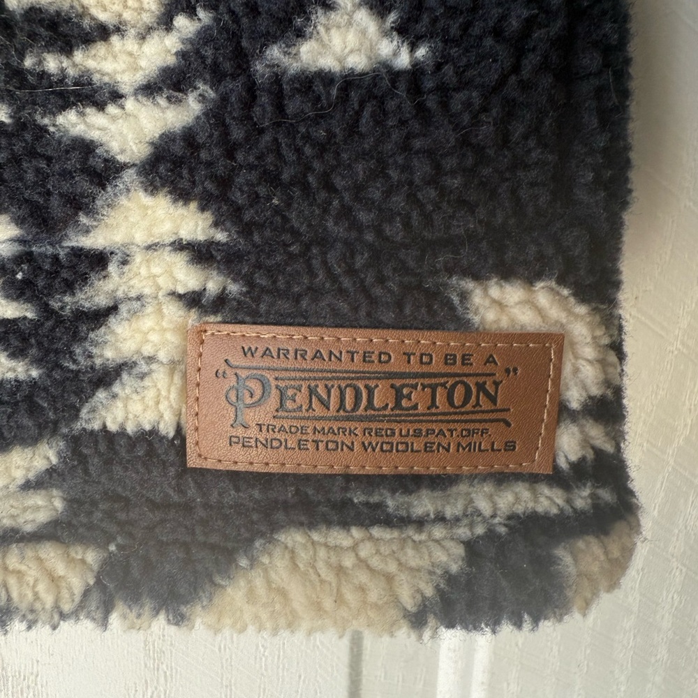 Women's Navy and White Patterned Pendleton Jacket - image 2